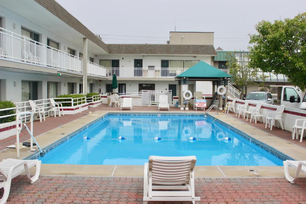 Ebb Tide Suites